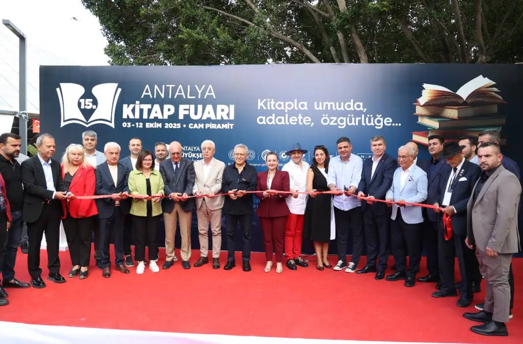 Antalya Kitap Fuarı 15. Yılında: İlk Kez Başkan Böcek’siz Açıldı 1